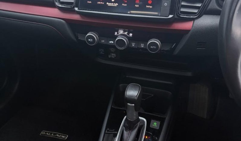 
								Honda Ballade 1.5 Rs Cvt full									