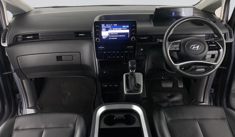
								Hyundai Staria 2.2 5 Seater Multicab At full									