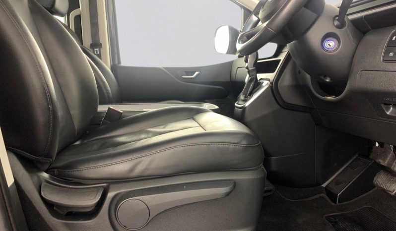 
								Hyundai Staria 2.2 5 Seater Multicab At full									