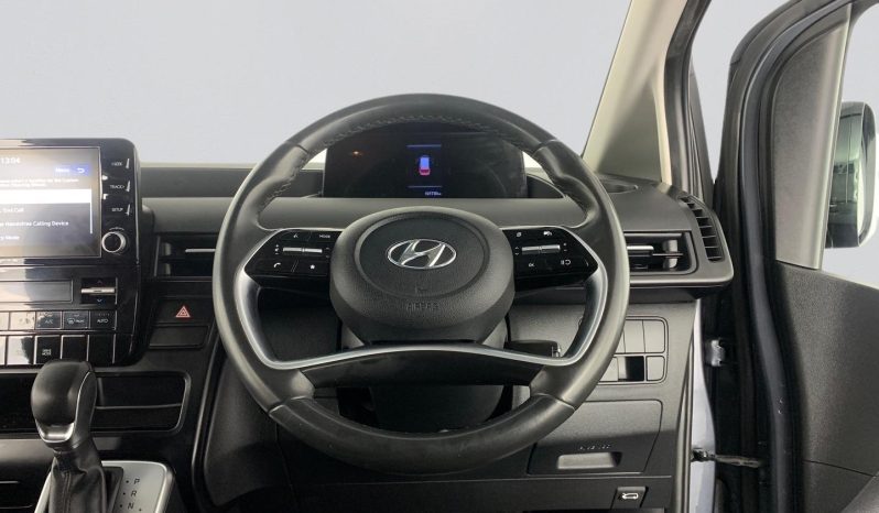 
								Hyundai Staria 2.2 5 Seater Multicab At full									