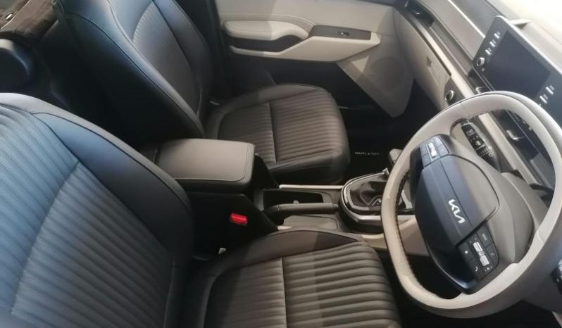 
								Kia Carens 1.5 D Lx At full									