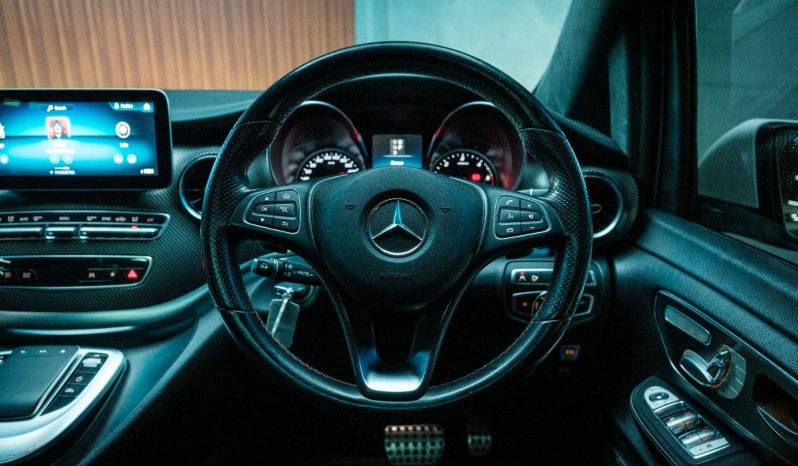 
								Mercedes Benz V-Class 300d Avantgarde + Amg Line full									