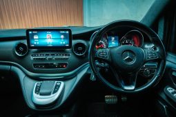 
										Mercedes Benz V-Class 300d Avantgarde + Amg Line full									