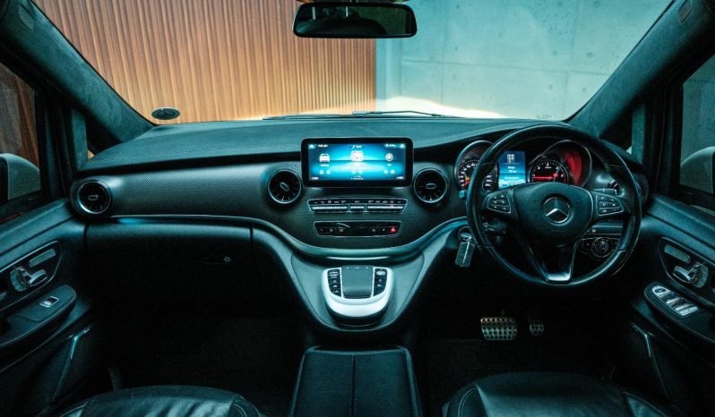 
								Mercedes Benz V-Class 300d Avantgarde + Amg Line full									