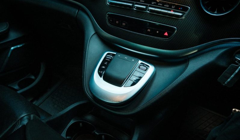 
								Mercedes Benz V-Class 300d Avantgarde + Amg Line full									