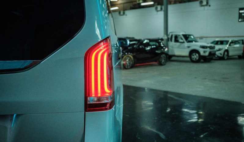 
								Mercedes Benz V-Class 300d Avantgarde + Amg Line full									