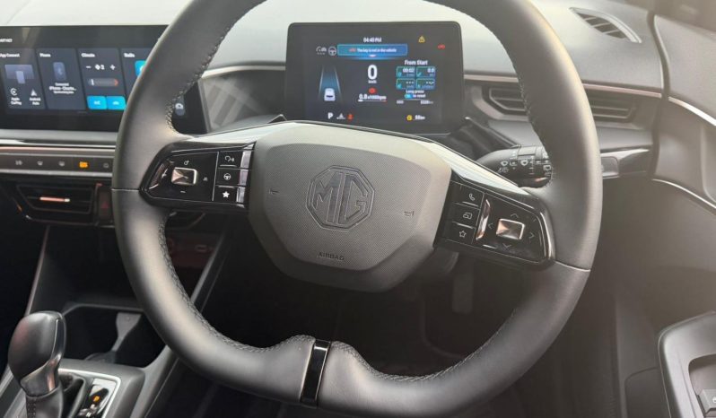 
								MG Mg3 1.5 Luxury Sr At full									