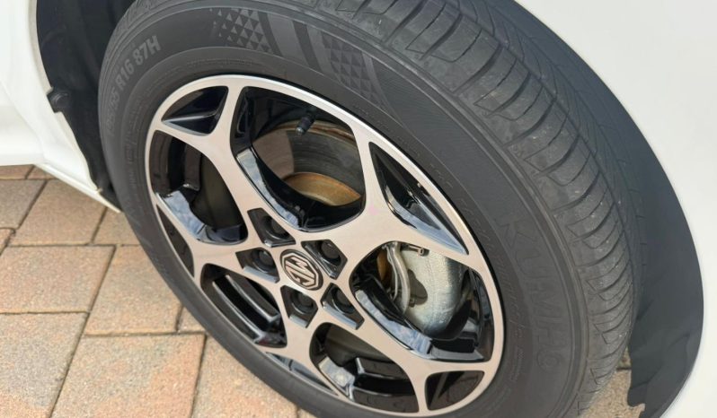 
								MG Mg3 1.5 Luxury Sr At full									