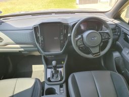 
										Subaru Forester 2.5 Premium Cvt full									