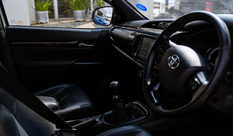 
								Toyota Hilux 2.8GD-6 Double Cab Legend 50 full									