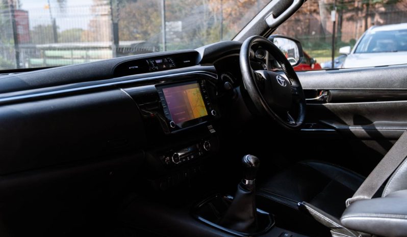 
								Toyota Hilux 2.8GD-6 Double Cab Legend 50 full									