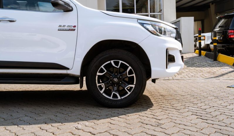 
								Toyota Hilux 2.8GD-6 Double Cab Legend 50 full									