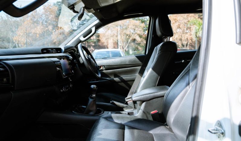 
								Toyota Hilux 2.8GD-6 Double Cab Legend 50 full									