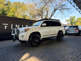 Toyota Land Cruiser 200 4.6 V8 Vx At
