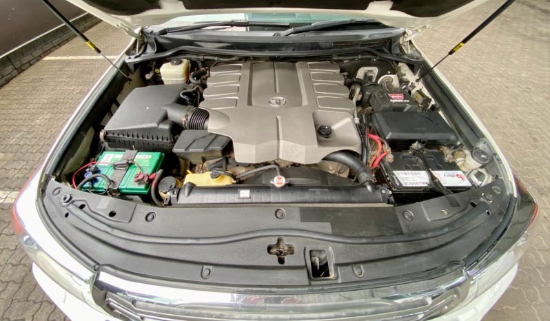 
								Toyota Land Cruiser 200 4.6 V8 Vx At full									