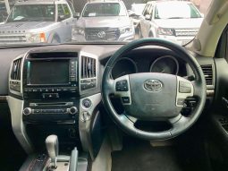 
										Toyota Land Cruiser 200 4.6 V8 Vx At full									