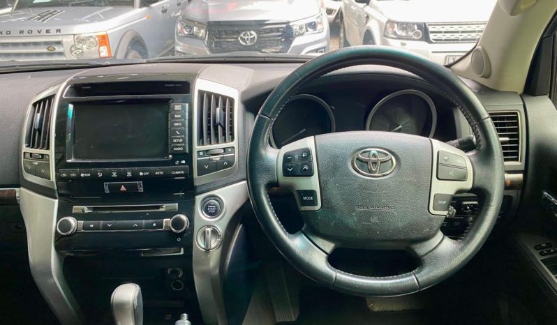 
								Toyota Land Cruiser 200 4.6 V8 Vx At full									