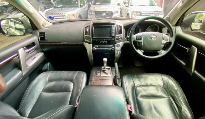 
								Toyota Land Cruiser 200 4.6 V8 Vx At full									