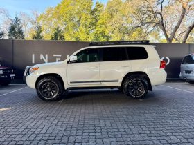 Toyota Land Cruiser 200 4.6 V8 Vx At