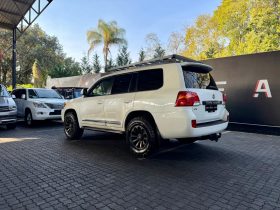Toyota Land Cruiser 200 4.6 V8 Vx At