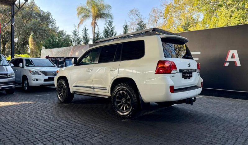 
								Toyota Land Cruiser 200 4.6 V8 Vx At full									