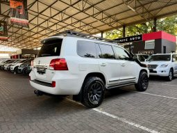 
										Toyota Land Cruiser 200 4.6 V8 Vx At full									