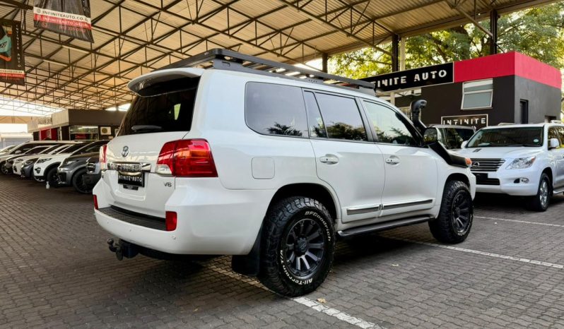 
								Toyota Land Cruiser 200 4.6 V8 Vx At full									