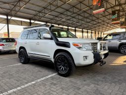 
										Toyota Land Cruiser 200 4.6 V8 Vx At full									