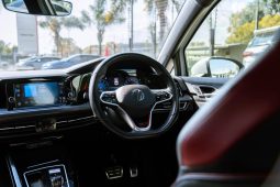 
										Volkswagen Golf GTI full									