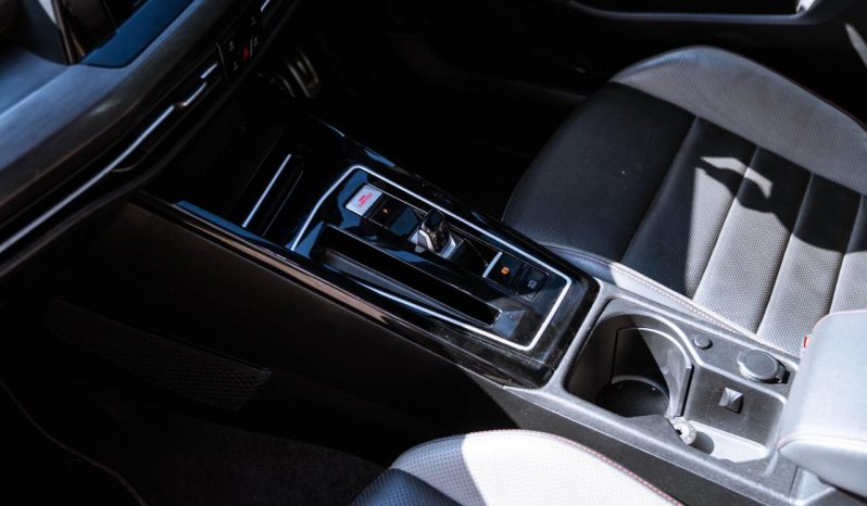 
								Volkswagen Golf GTI full									