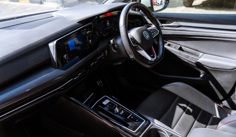 
								Volkswagen Golf GTI full									