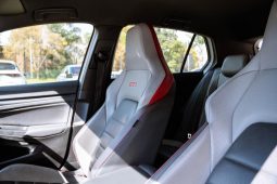 
										Volkswagen Golf GTI full									