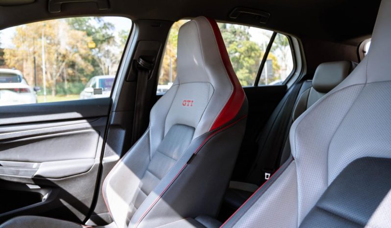 
								Volkswagen Golf GTI full									