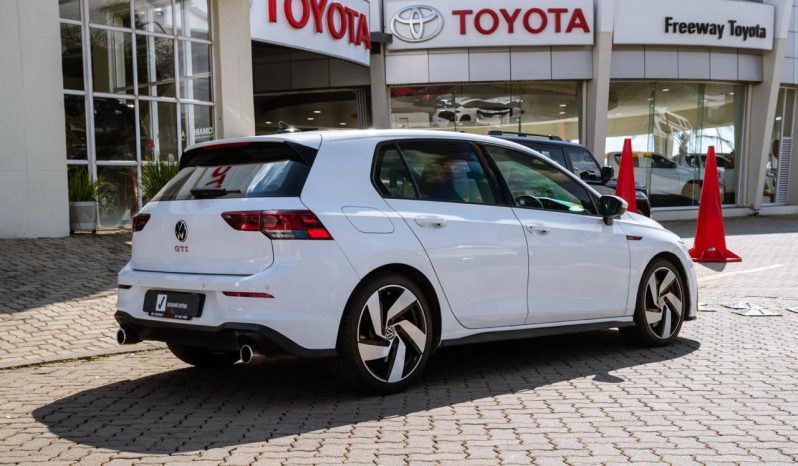 
								Volkswagen Golf GTI full									
