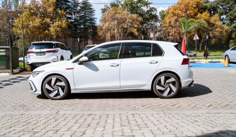 
								Volkswagen Golf GTI full									