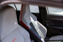 
										Volkswagen Golf GTI full									