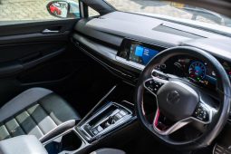 
										Volkswagen Golf GTI full									