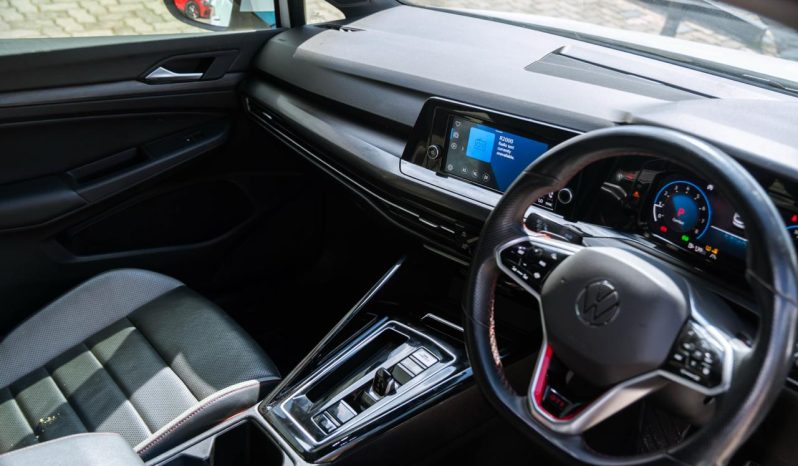 
								Volkswagen Golf GTI full									