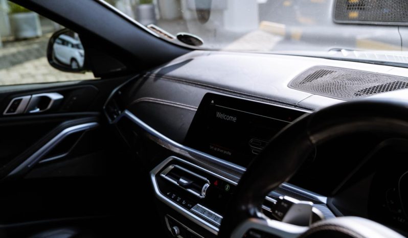 
								BMW X6 M50i full									