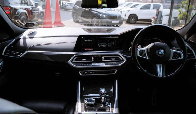 
								BMW X6 M50i full									