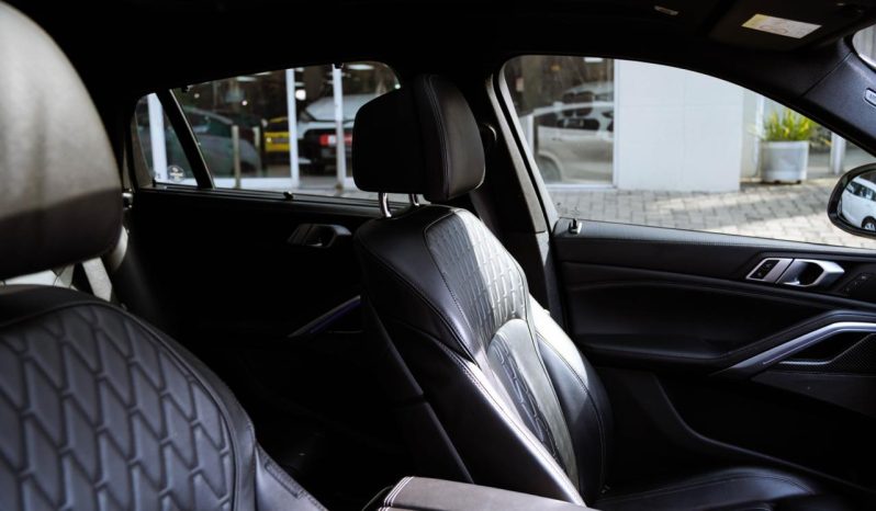 
								BMW X6 M50i full									