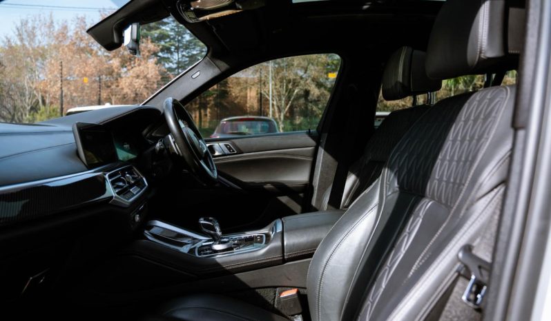 
								BMW X6 M50i full									