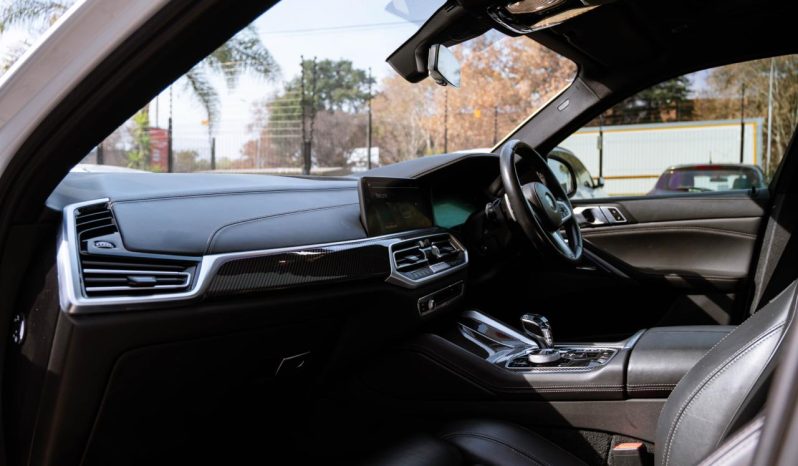 
								BMW X6 M50i full									