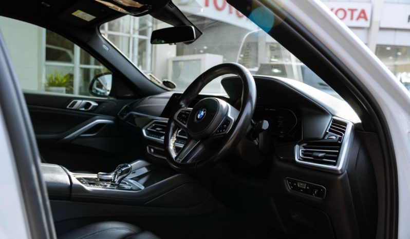 
								BMW X6 M50i full									