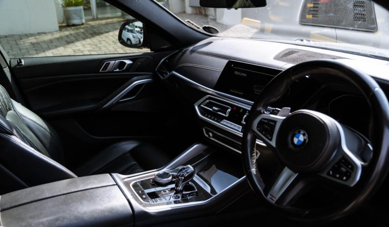 
								BMW X6 M50i full									
