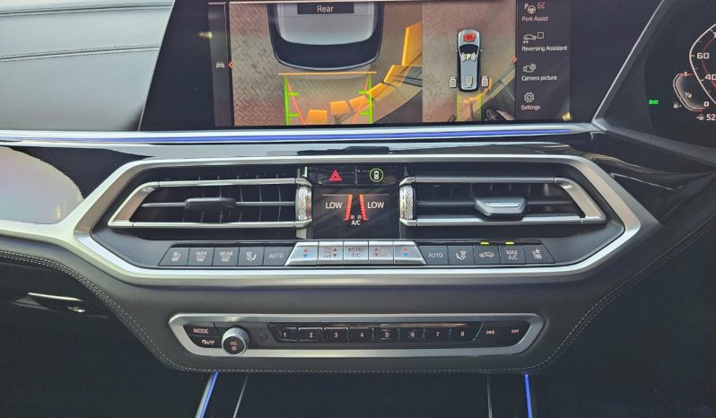 
								BMW X7 M50i Steptronic full									