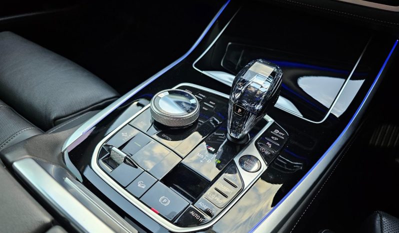 
								BMW X7 M50i Steptronic full									