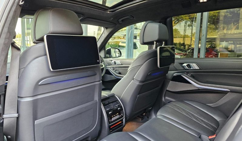 
								BMW X7 M50i Steptronic full									