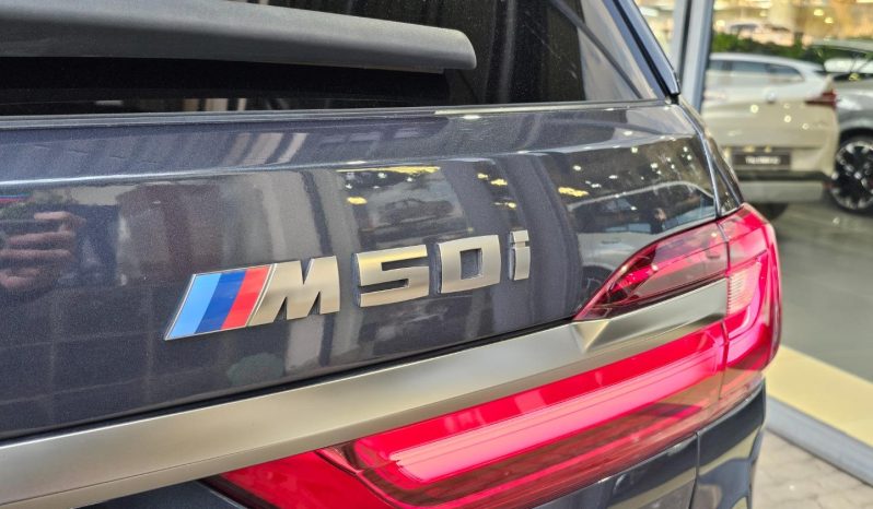 
								BMW X7 M50i Steptronic full									