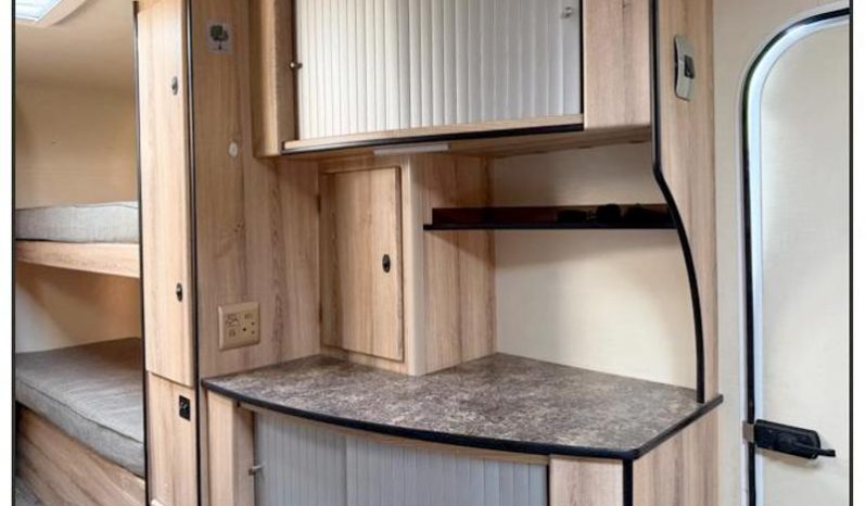 
								Caravan Quantum Infinity full									